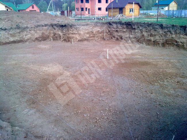 Котлован и спланированный грунт. Компания «ТСН-Строй»