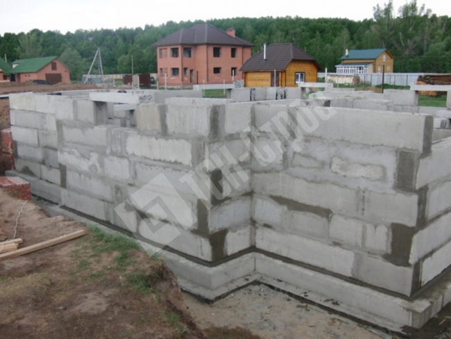 Смонтированные  блоки ФБС. Компания «ТСН-Строй»
