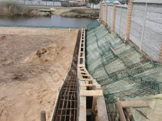 Укрепление откоса и монтаж водоотвода. Компания «ТСН-Строй»