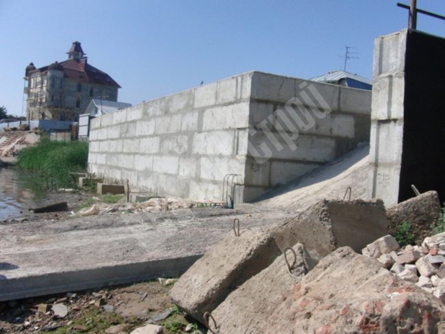 Укреплённый берег без Ж.Б. упоров. Компания «ТСН-Строй»